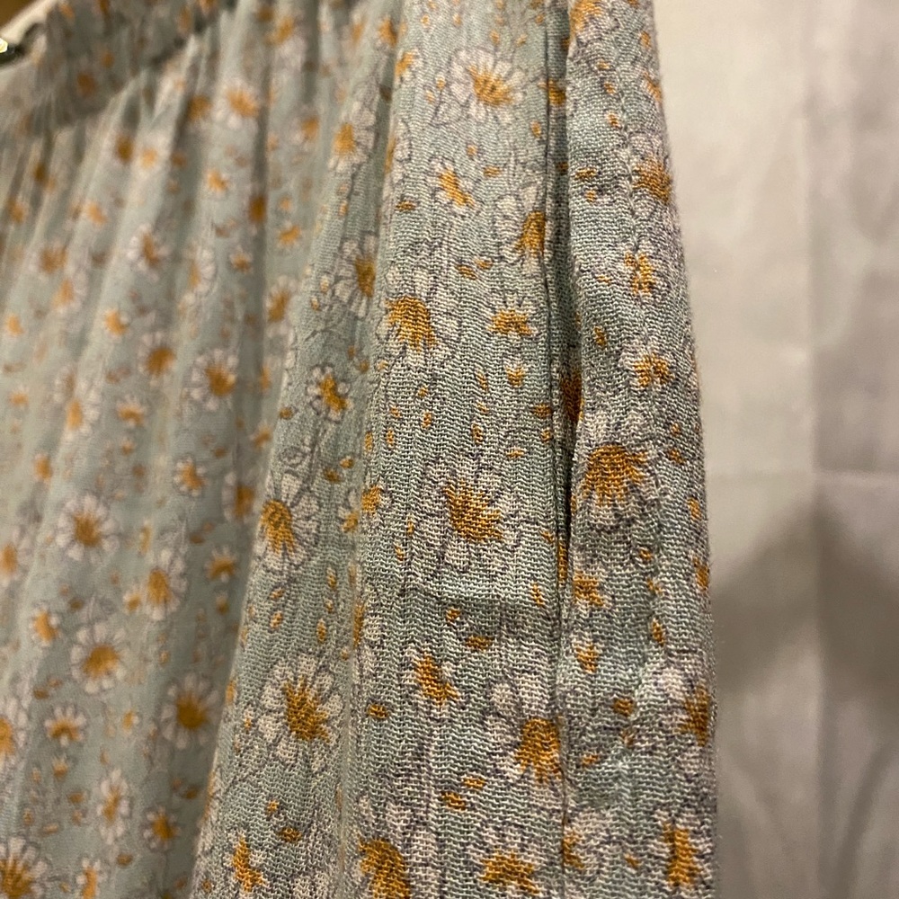 Calista Floral 100% Rayon Skirt w/ Side Pockets.